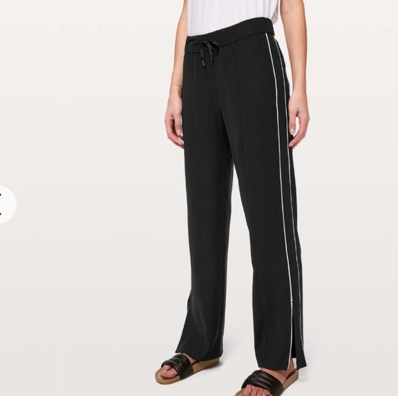 lululemon athletica Pants - 🍋Like New Lululemon On The Right Track Pant